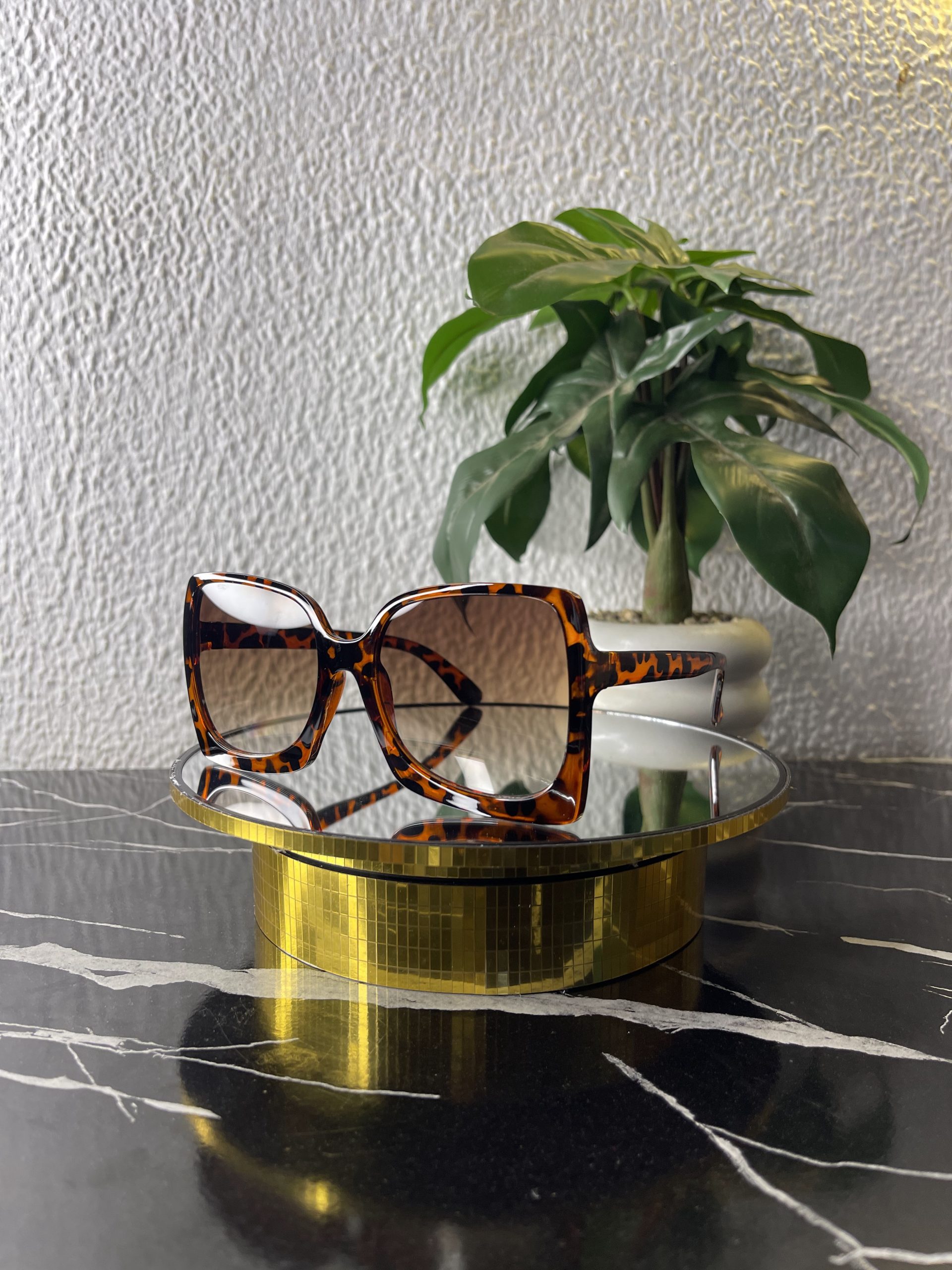 Vintage Oversized Square-Leopard print